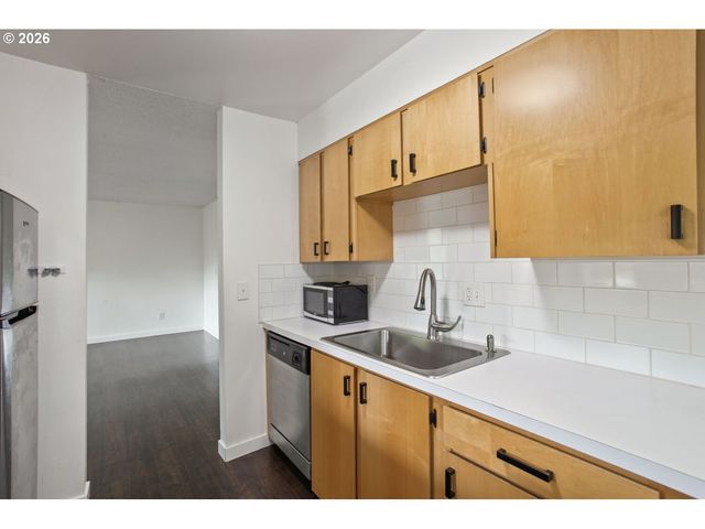 11355 Sw SPRINGWOOD Dr, Portland, OR 97223