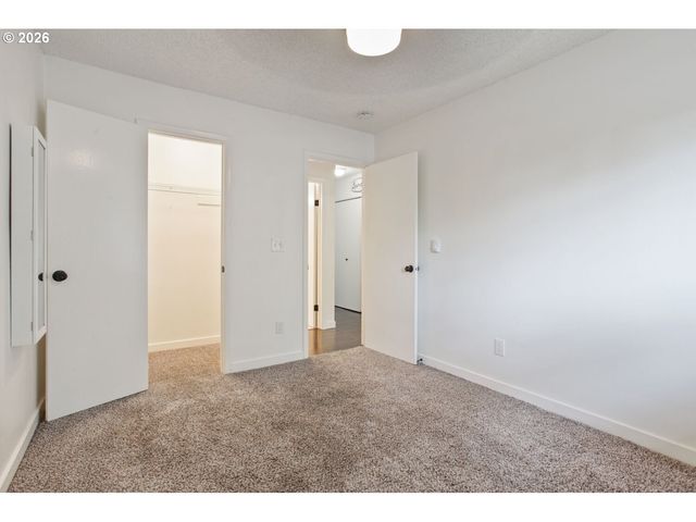 11355 Sw SPRINGWOOD Dr, Portland, OR 97223