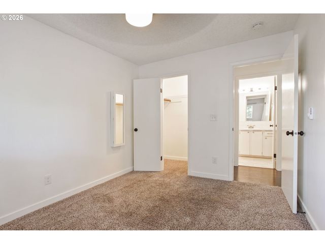 11355 Sw SPRINGWOOD Dr, Portland, OR 97223