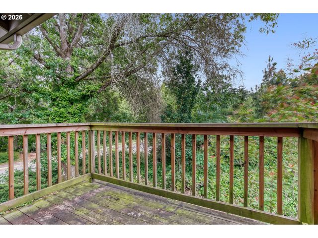 11355 Sw SPRINGWOOD Dr, Portland, OR 97223