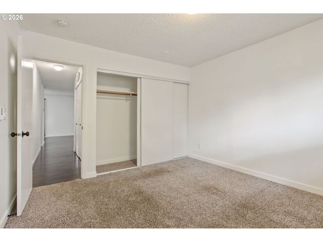 11355 Sw SPRINGWOOD Dr, Portland, OR 97223