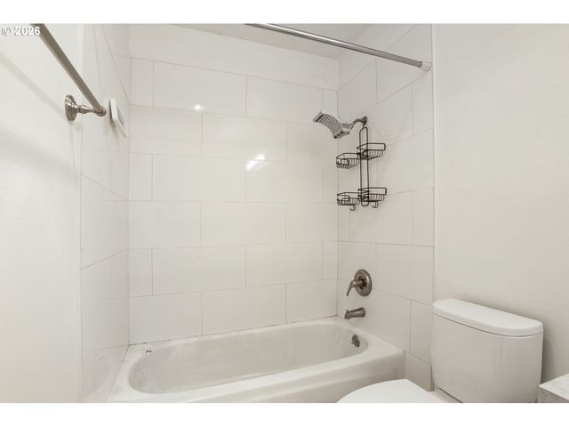 11355 Sw SPRINGWOOD Dr, Portland, OR 97223