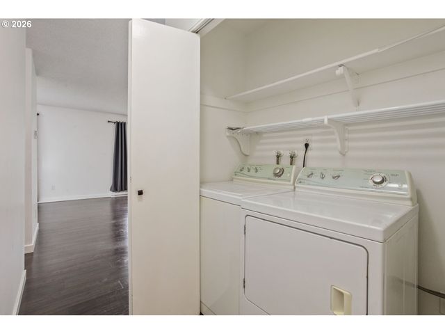 11355 Sw SPRINGWOOD Dr, Portland, OR 97223