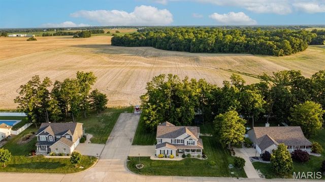 4901 Red Oak Drive, Waterloo, IL 62298