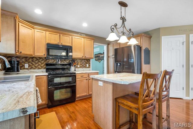 4901 Red Oak Drive, Waterloo, IL 62298