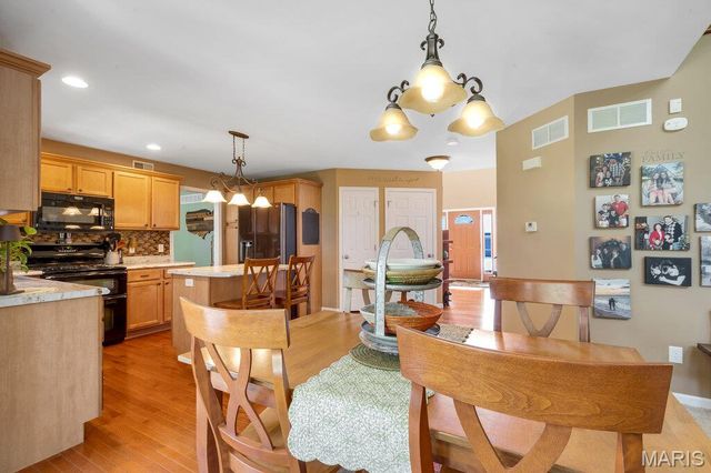 4901 Red Oak Drive, Waterloo, IL 62298