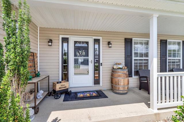 4901 Red Oak Drive, Waterloo, IL 62298