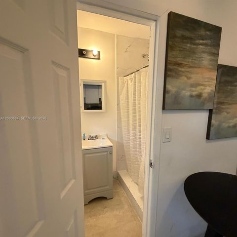 119 SE 9th St 12, Hallandale Beach, FL 33009