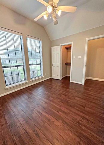 301 Williamsburg Avenue, Clute, TX 77531
