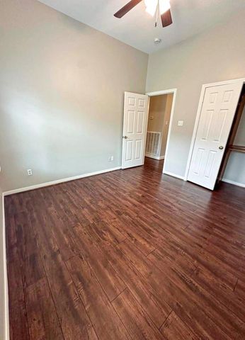 301 Williamsburg Avenue, Clute, TX 77531
