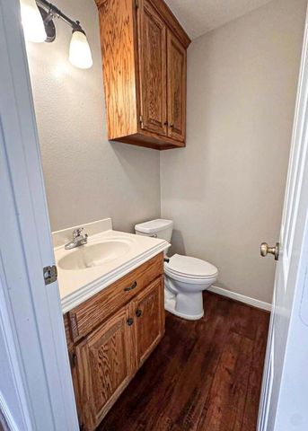 301 Williamsburg Avenue, Clute, TX 77531