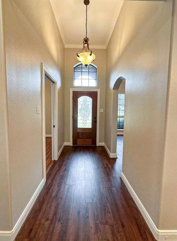 301 Williamsburg Avenue, Clute, TX 77531