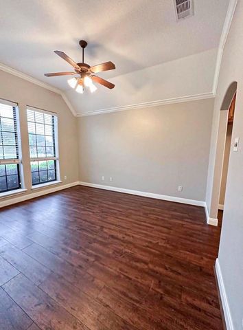 301 Williamsburg Avenue, Clute, TX 77531