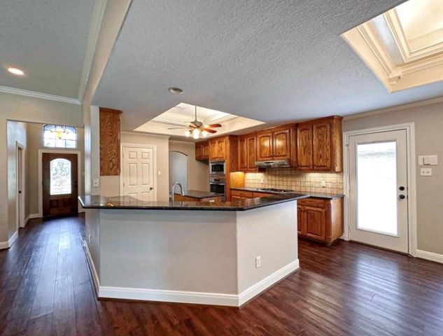 301 Williamsburg Avenue, Clute, TX 77531