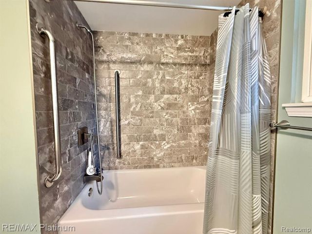 3101 Sands Court, Milford, MI 48380