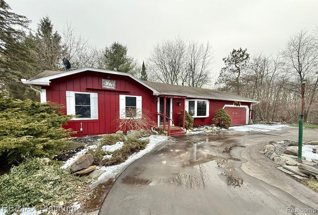 3101 Sands Court, Milford, MI 48380