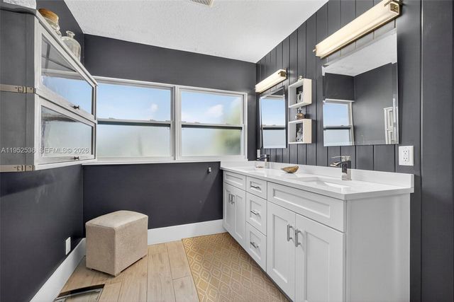 5060 Mongo Way, Palm Beach Gardens, FL 33418