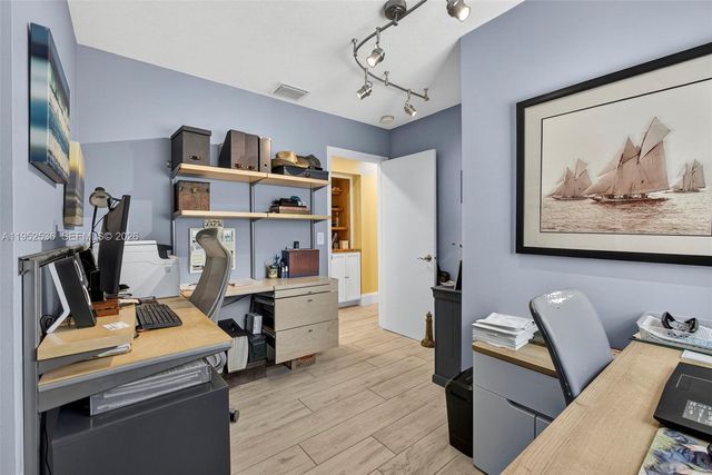 5060 Mongo Way, Palm Beach Gardens, FL 33418