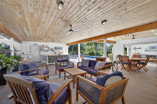 5060 Mongo Way, Palm Beach Gardens, FL 33418