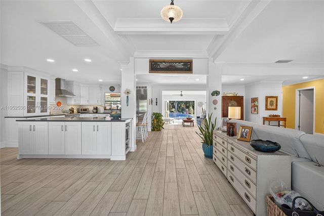 5060 Mongo Way, Palm Beach Gardens, FL 33418