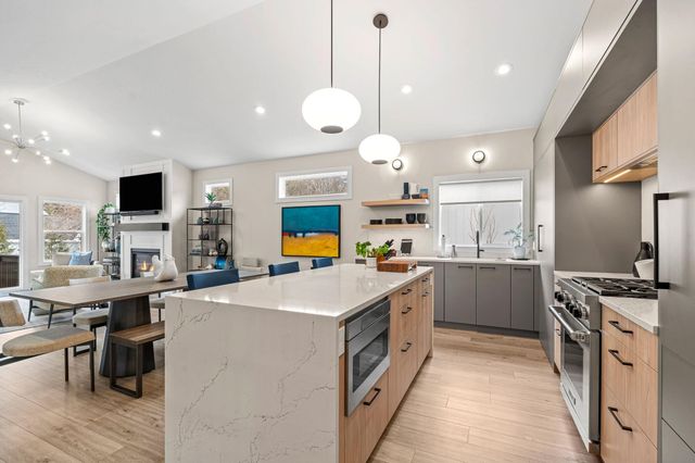 489 S Union Street, Douglas Vllg, MI 49406