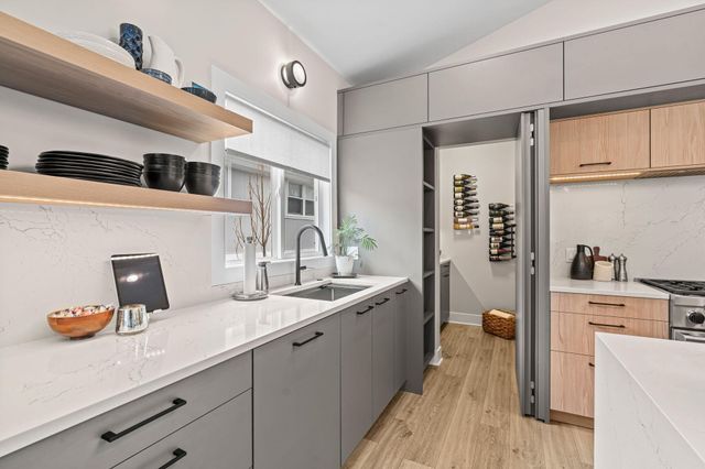 489 S Union Street, Douglas Vllg, MI 49406