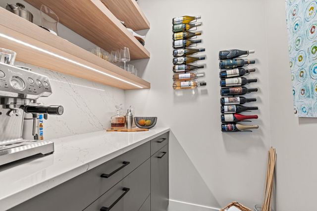 489 S Union Street, Douglas Vllg, MI 49406