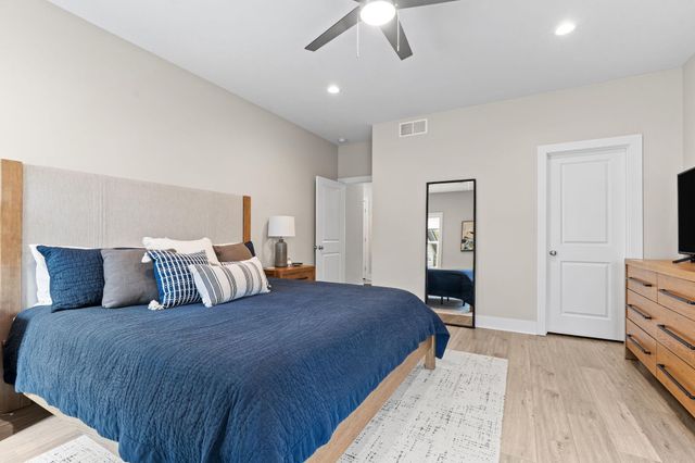 489 S Union Street, Douglas Vllg, MI 49406