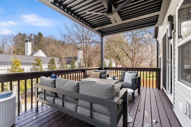 489 S Union Street, Douglas Vllg, MI 49406