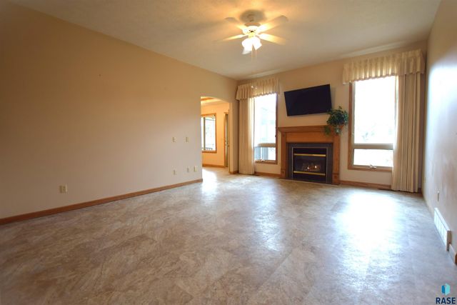 5305 W Sunnydale Pl Place, Sioux Falls, SD 57106