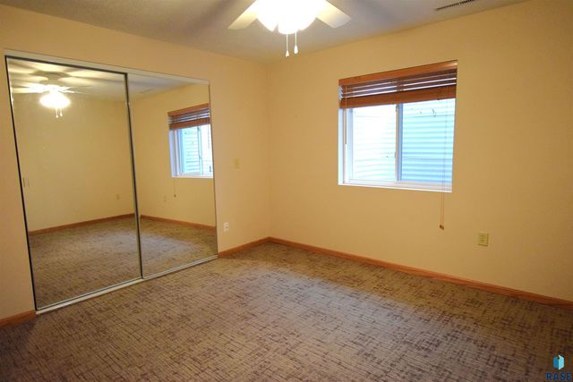 5305 W Sunnydale Pl Place, Sioux Falls, SD 57106