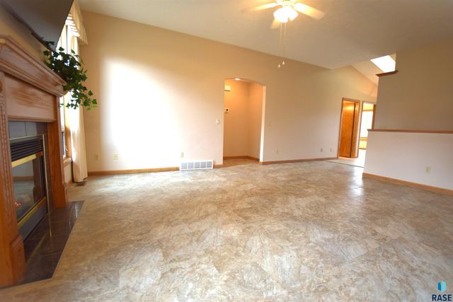 5305 W Sunnydale Pl Place, Sioux Falls, SD 57106