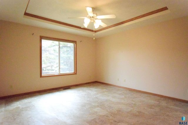 5305 W Sunnydale Pl Place, Sioux Falls, SD 57106