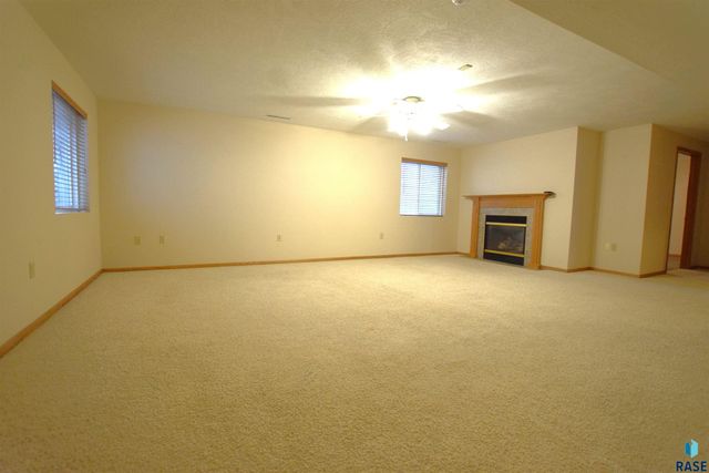 5305 W Sunnydale Pl Place, Sioux Falls, SD 57106