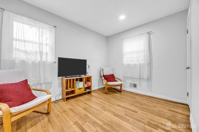 396 S 7th Avenue S, Highland Park, NJ 08904