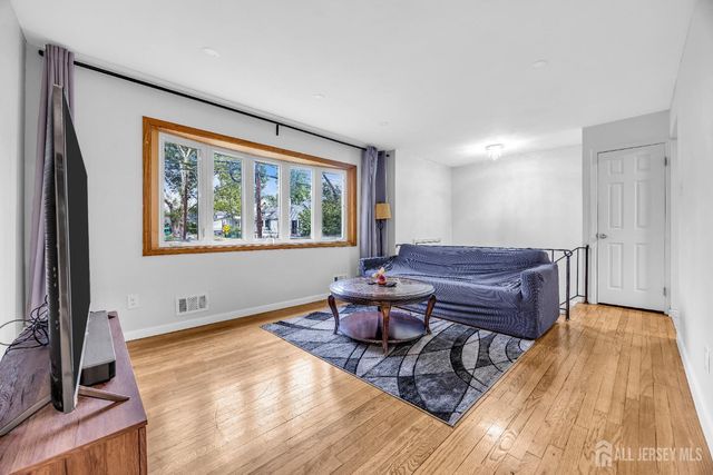 396 S 7th Avenue S, Highland Park, NJ 08904