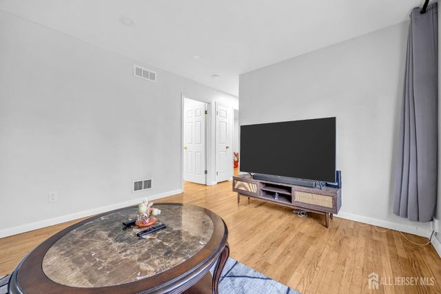 396 S 7th Avenue S, Highland Park, NJ 08904