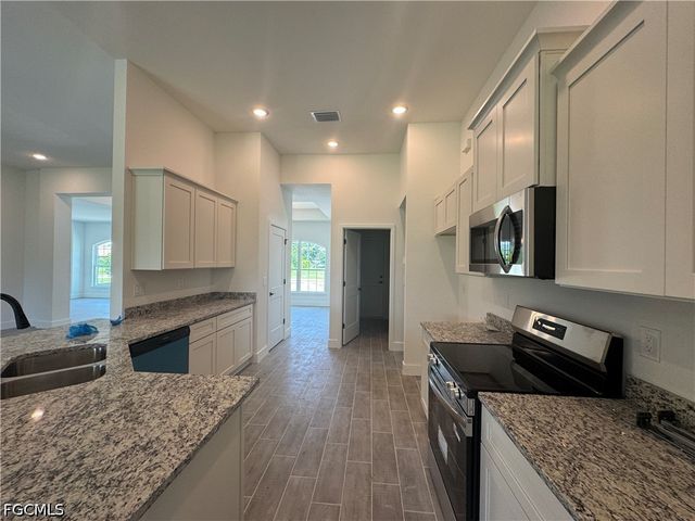 302 SE 1st TER, Cape Coral, FL 33990
