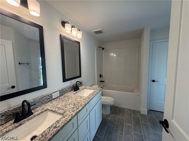 302 SE 1st TER, Cape Coral, FL 33990