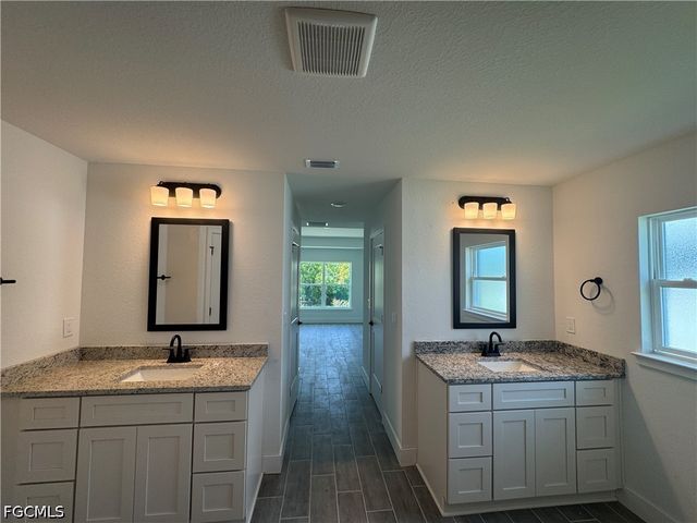 302 SE 1st TER, Cape Coral, FL 33990