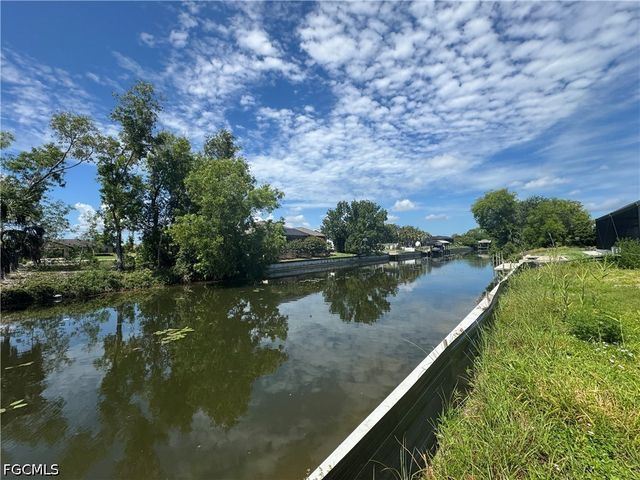 302 SE 1st TER, Cape Coral, FL 33990
