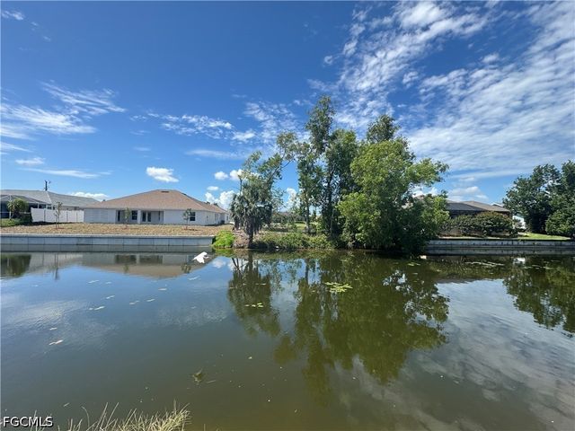 302 SE 1st TER, Cape Coral, FL 33990