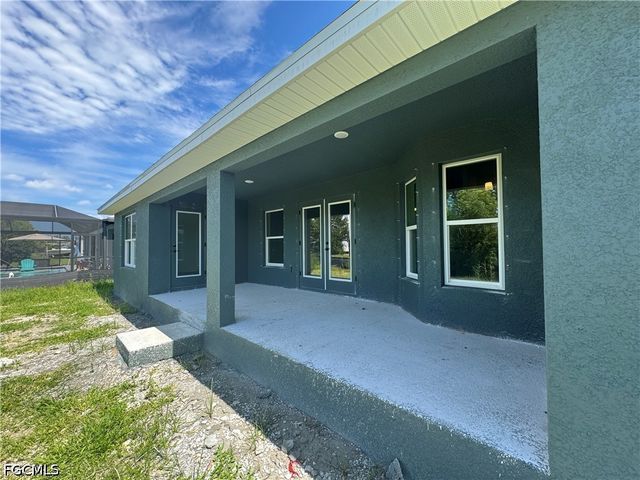 302 SE 1st TER, Cape Coral, FL 33990