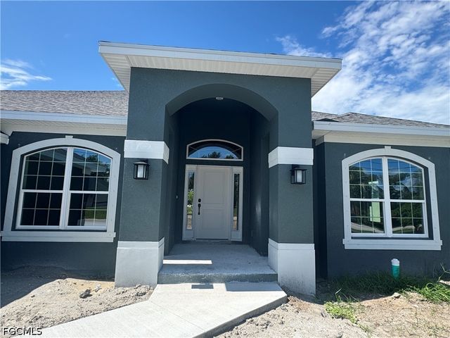 302 SE 1st TER, Cape Coral, FL 33990