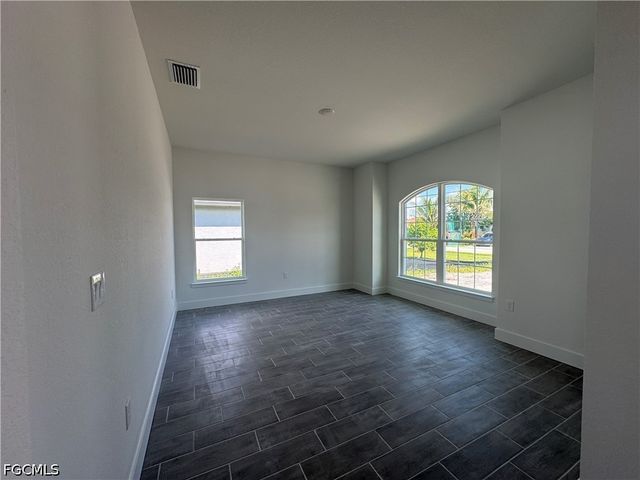 302 SE 1st TER, Cape Coral, FL 33990