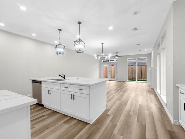 1319 W Bell Street, Houston, TX 77019