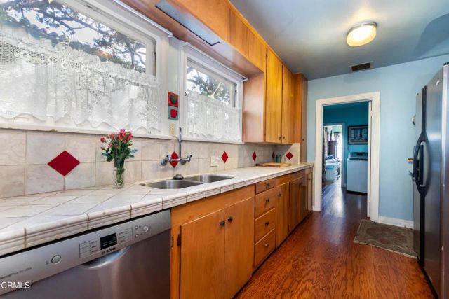 2270 E Orange Grove Boulevard, Pasadena, CA 91104