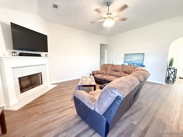 1843 Landing Place Way, Deatsville, AL 36022