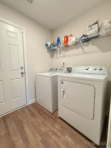 1843 Landing Place Way, Deatsville, AL 36022