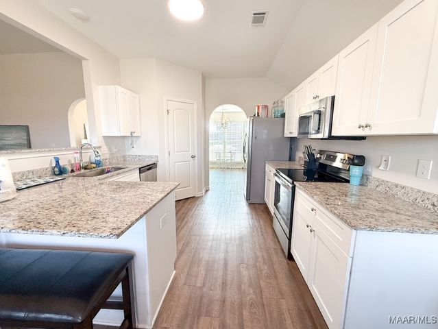 1843 Landing Place Way, Deatsville, AL 36022